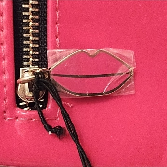 YSL Beaute 💋 Cosmetic Case w/ Lip Charm - Picture 2 of 10